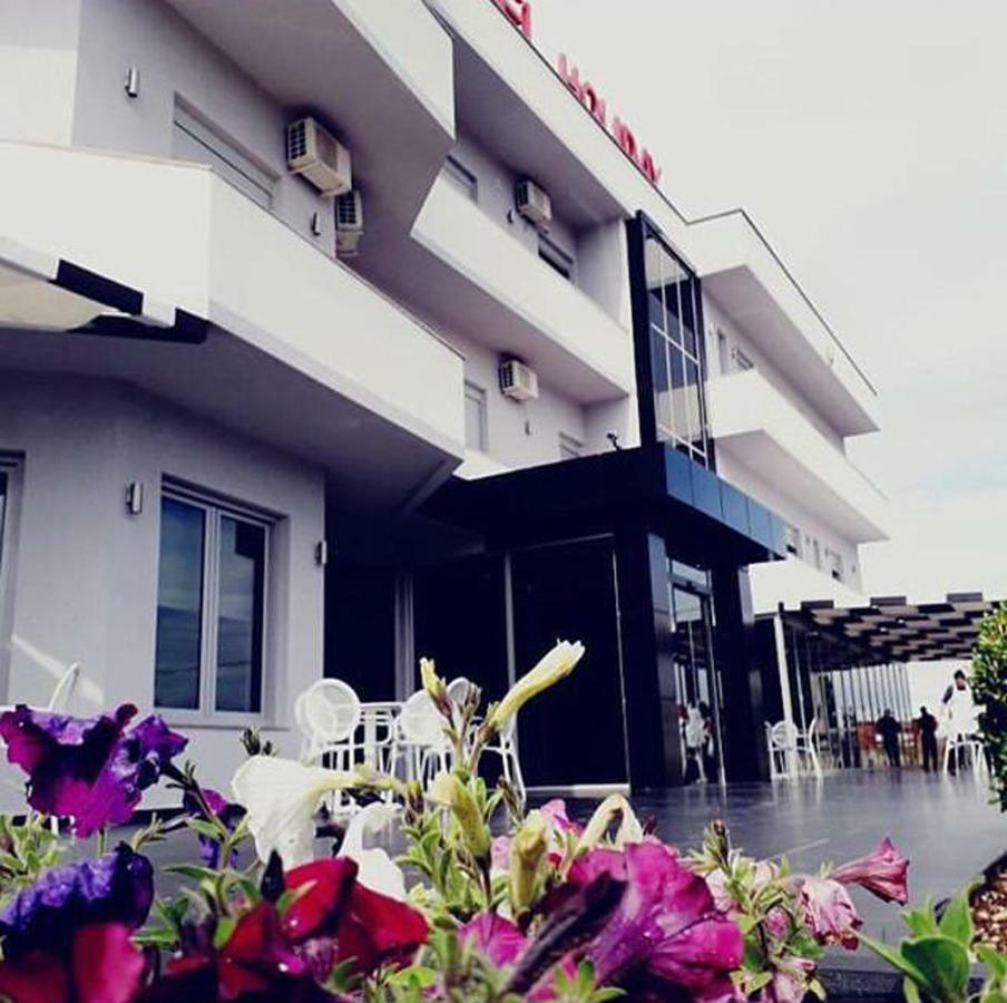 Hotel Holiday Koplik Exteriör bild